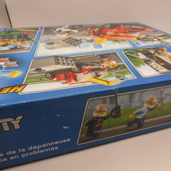 Lego City Tow Truck Trouble - Picture 6 of 6